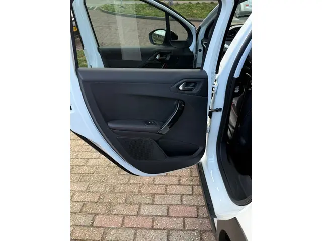 Peugeot 2008 1.2 PureTech GT-line 2017 Benzine 14