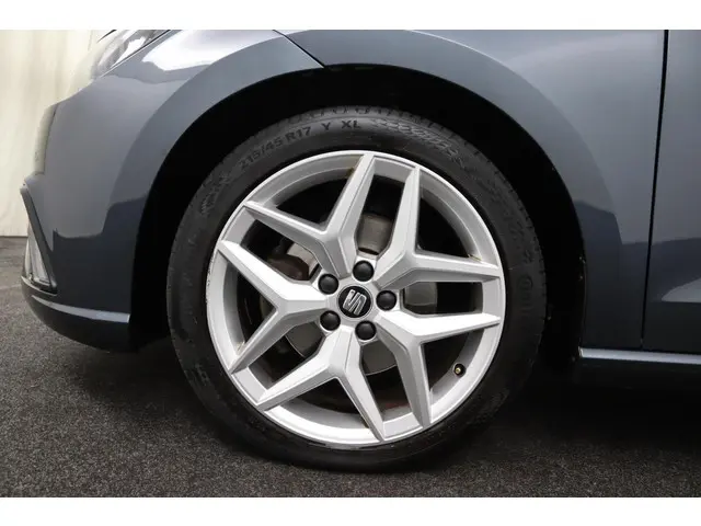 SEAT Ibiza 1.0 TSI FR Business Intense 2020 Benzine 32