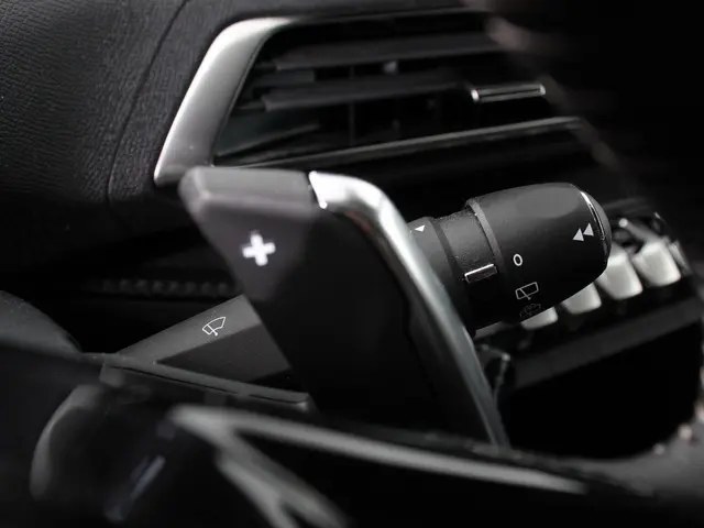 Peugeot 3008 1.2 PureTech Allure 2024 Benzine 23