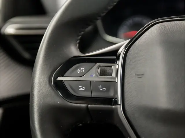Peugeot 2008 1.2 PureTech Sport 2021 Benzine 18
