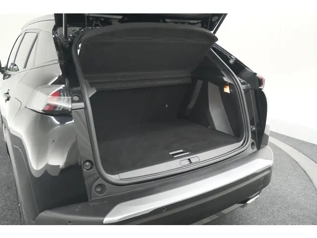Peugeot 2008 PureTech 130 Allure Pack 2023 Benzine 58