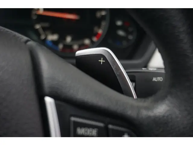 BMW 3 Serie 320i High Exec 2017 Benzine 33