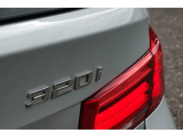 BMW 3 Serie Touring 320i 2017 Benzine 48