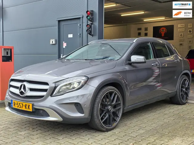 Mercedes-Benz GLA 180 Prestige 2015 Benzine