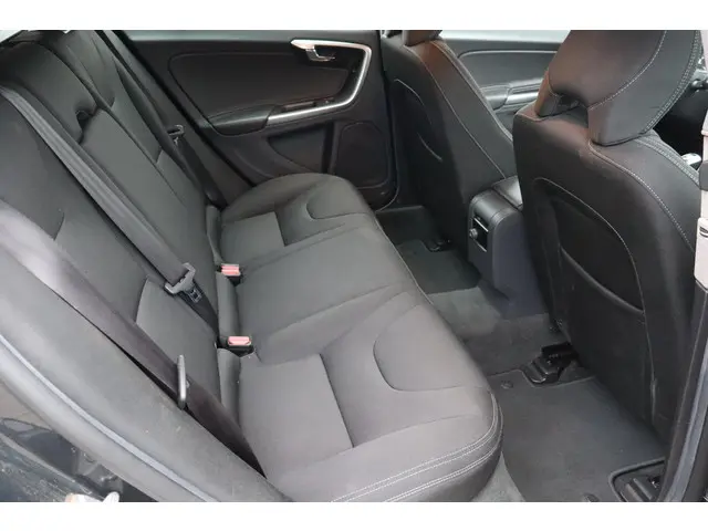 Volvo V60 2.0 D3 Summum 2016 Diesel 13