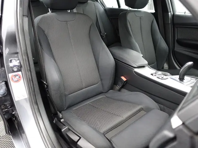 BMW 3 Serie 320i M Sport High Exe Aut- 2012 Benzine 3