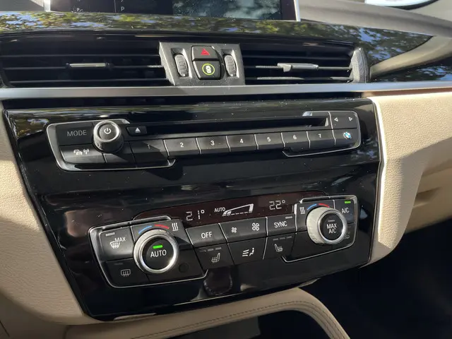 BMW X1 xDrive20i High Executive 2017 Benzine 17