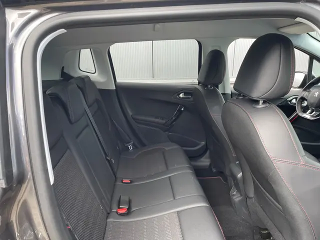 Peugeot 2008 1.2 PureTech GT-line 2018 Benzine 11