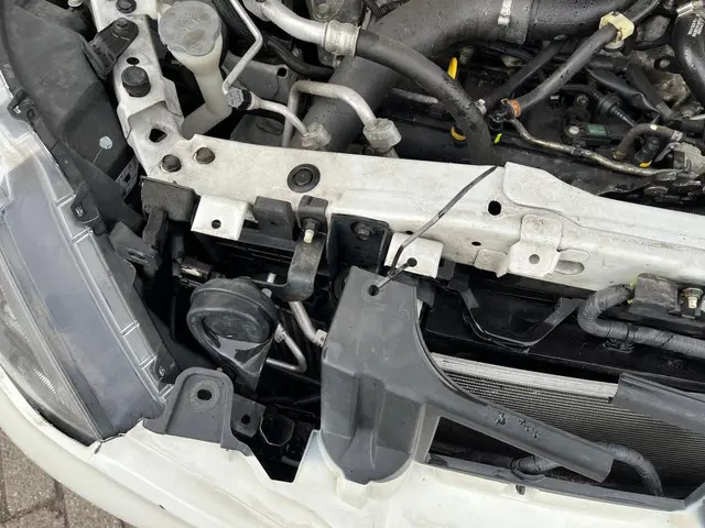 Nissan QASHQAI 1.2 Tekna - Front Schade - BPM 2014 Benzine 29