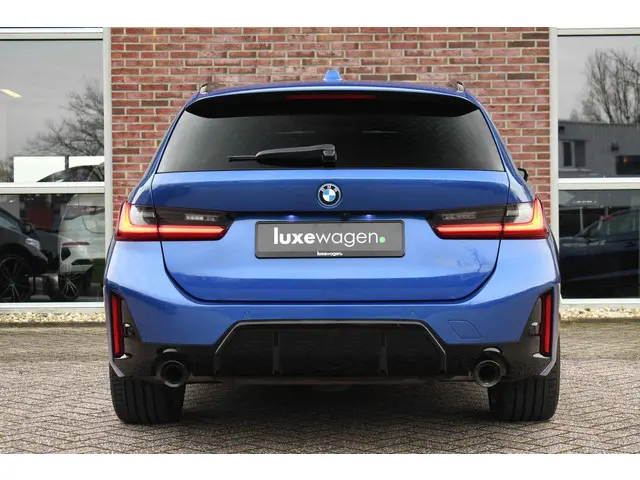 BMW 3 Serie Touring 330e M-Sport 2022 Hybride Benzine 8