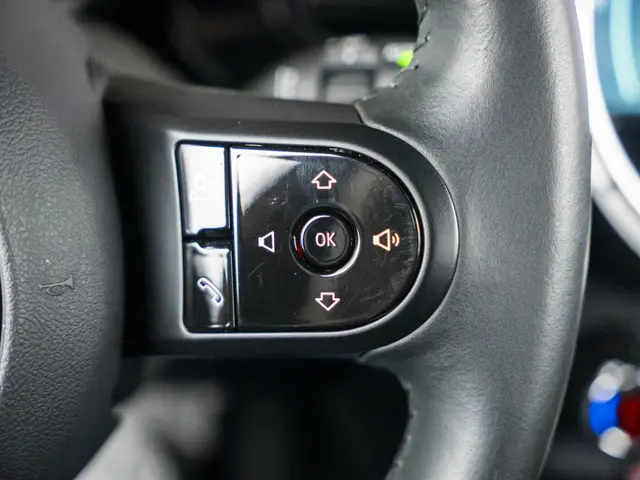 MINI 5-Deurs Cooper Aut. 2023 Benzine 18