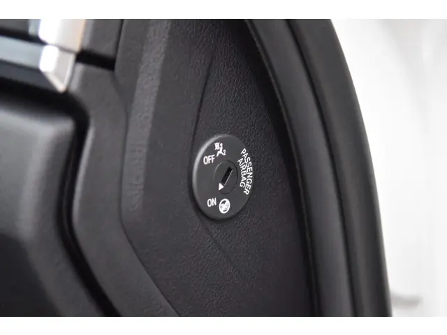 BMW 3 Serie 320i Executive 2018 Benzine 27