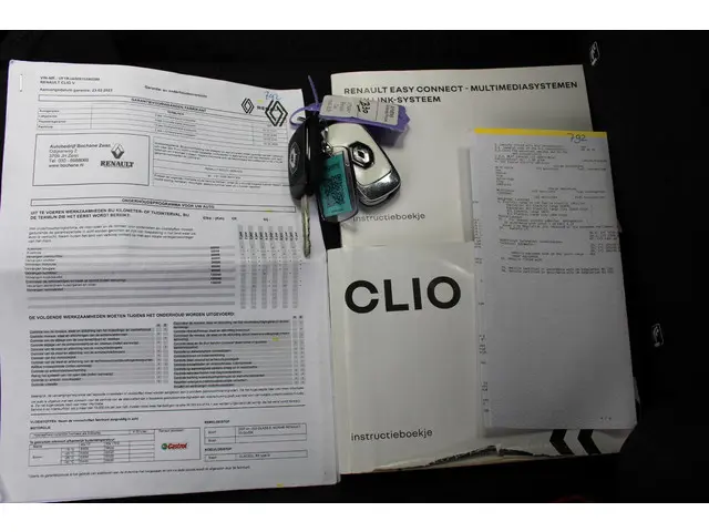 Renault Clio 1.0 TCe 90 Equilibre 2023 Benzine 32