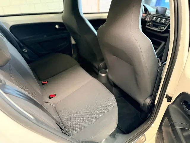 Volkswagen up! 1.0 high up! BlueMotion 2014 Benzine 10