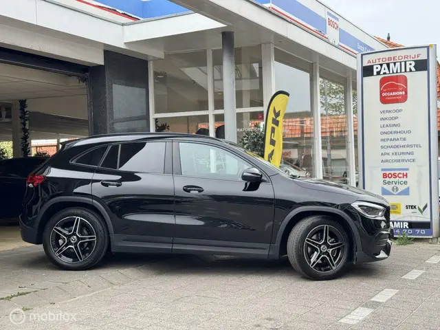Mercedes-Benz GLA 200 AMG Line 2023 Benzine 4
