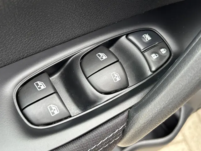 Nissan QASHQAI DIG-T 140 MT Design Edition 2021 Benzine 42