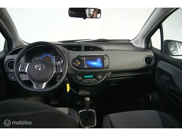 Toyota Yaris 1.5 Hybrid Aspiration 2016 Hybride Benzine 16