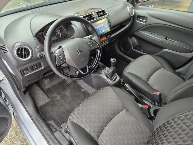 Mitsubishi Space Star 1.2 Intense 2022 Benzine 24