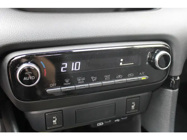 Toyota Yaris 1.5 Hybrid 2025 Hybride Benzine 12