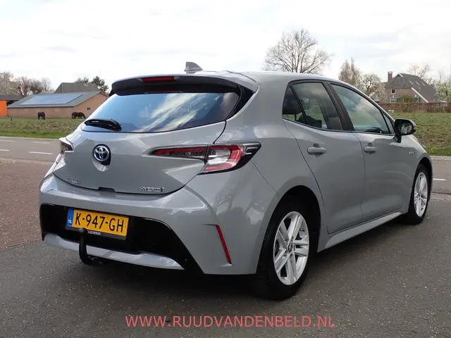 Toyota Corolla 1.8 Hybrid Business 2021 Hybride Benzine 4