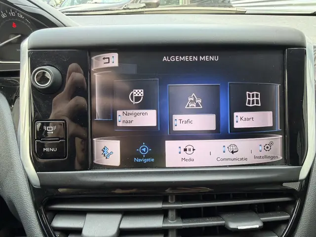 Peugeot 208 1.2 VTi Blue Lease 2012 Benzine 24