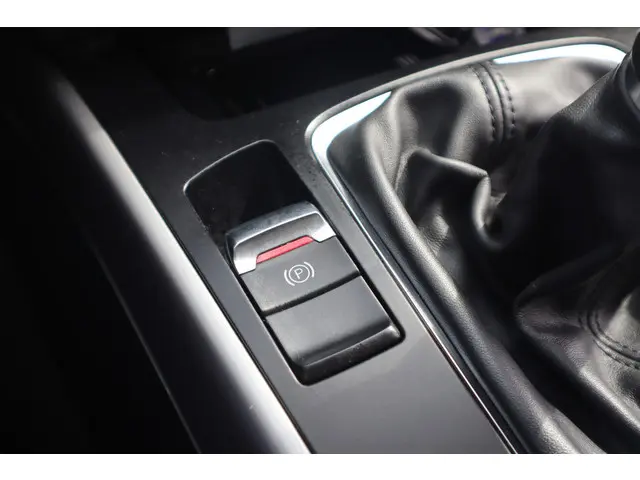 Audi A4 Limousine 1.8 TFSI Business Edition 2013 Benzine 24