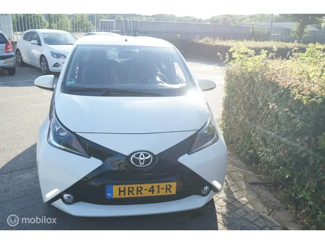 Toyota Aygo 1.0 VVT-i x-play 2016 Benzine 12