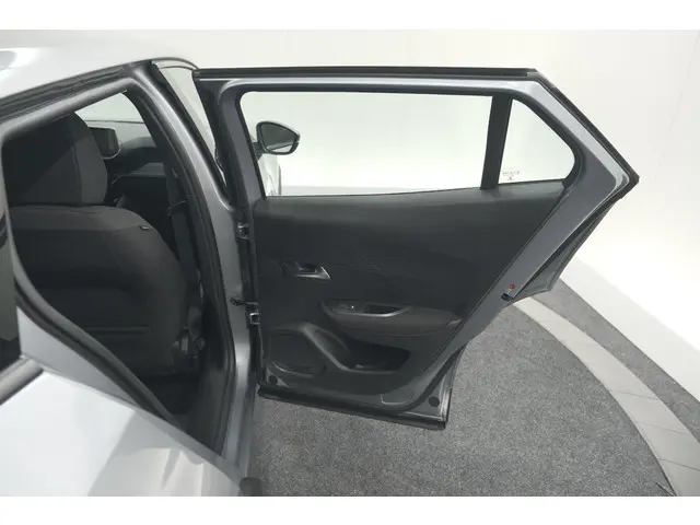 Peugeot e-2008 EV Active 50 kWh 2022 Elektrisch 60