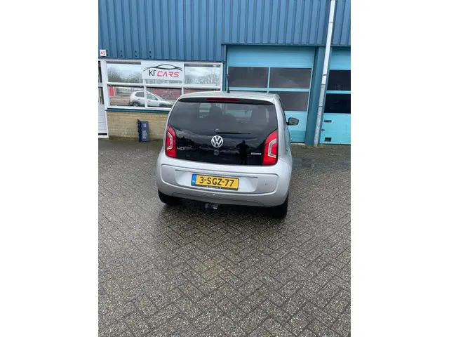 Volkswagen up! 1.0 high up! BlueMotion 2013 Benzine 3