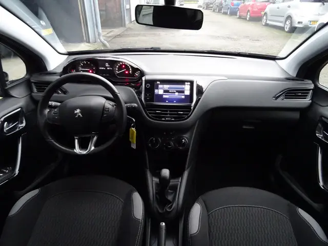 Peugeot 208 1.2 PureTech Blue Lease Premium 2016 Benzine 4