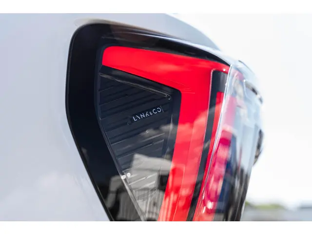 Lynk & Co 01 1.5 Core 2025 Hybride Benzine 23