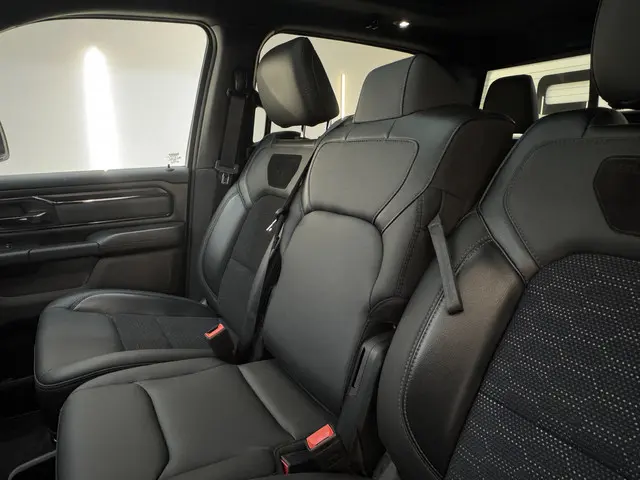 Dodge Ram Pick-Up 1500 5.7 V8 4x4 BTS 6 ZITS! 2024 LPG/Gas 4