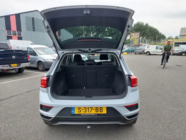 Volkswagen T-Roc 1.5 TSI Style Business 2021 Benzine 24