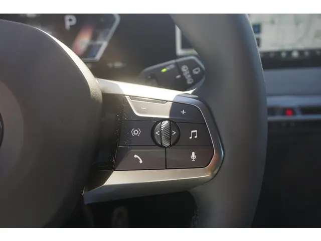 BMW iX xDrive60 2025 Elektrisch 16