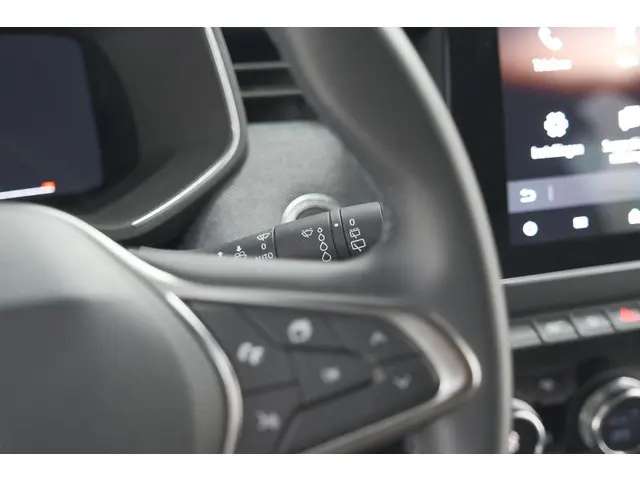 Renault Clio TCe 90 GPF techno 2025 Benzine 37