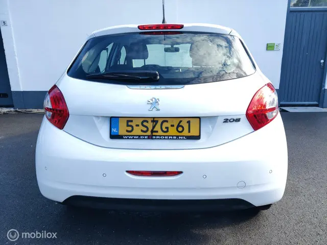 Peugeot 208 1.2 VTi Blue Lease Airco/navi/Pdc 2013 Benzine 4