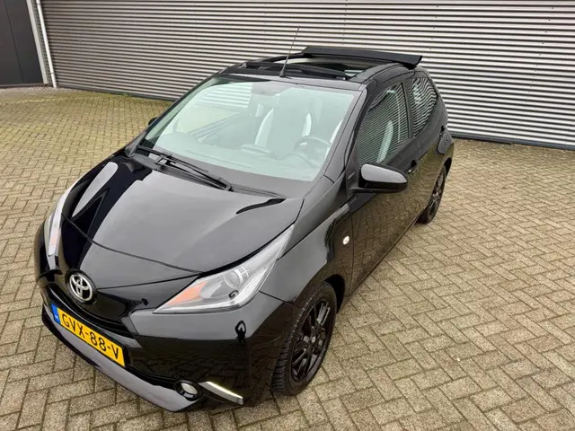 Toyota Aygo 1.0 VVT-i x-now 2016 Benzine 7