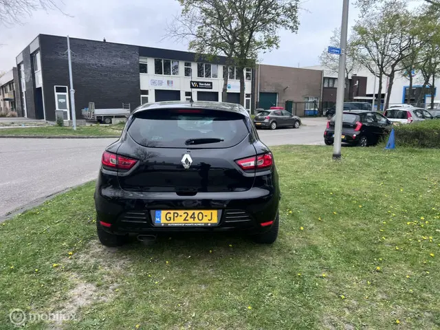 Renault Clio 0.9 TCe Authentique 2015 Benzine 8