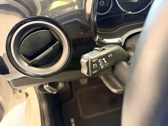 Volkswagen up! 1.0 high up! BlueMotion 2014 Benzine 6