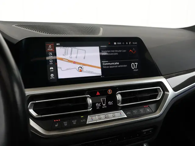 BMW 3 Serie Touring 330i High Executive 2021 Benzine 28