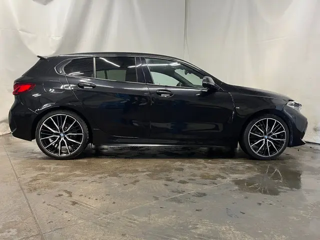 BMW 1 Serie 118i High Executive - Schade 2019 Benzine 7