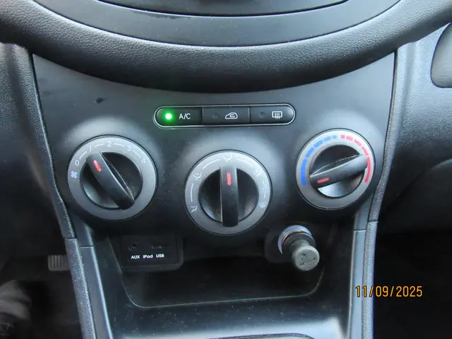 Hyundai i10 1.1 i-Drive Cool 2012 Benzine 11