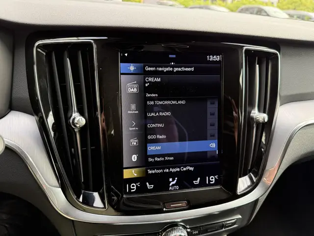 Volvo V60 2.0 B4 Momentum Bus. 2022 Benzine 24