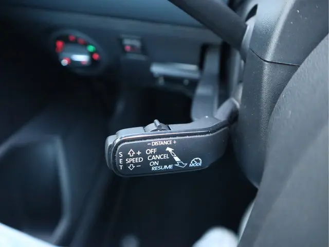 SEAT Arona 1.0 TSI Style Business 2019 Benzine 12