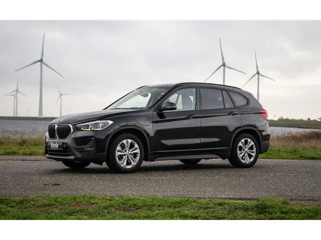 BMW X1 xDrive25e Executive 2021 Hybride Benzine 8