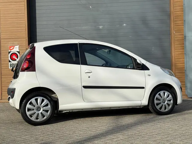 Peugeot 107 1.0 Access Accent 2014 Benzine 6