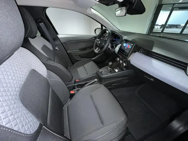 Mitsubishi Colt 1.6 HEV Intense 2026 Hybride Benzine 12