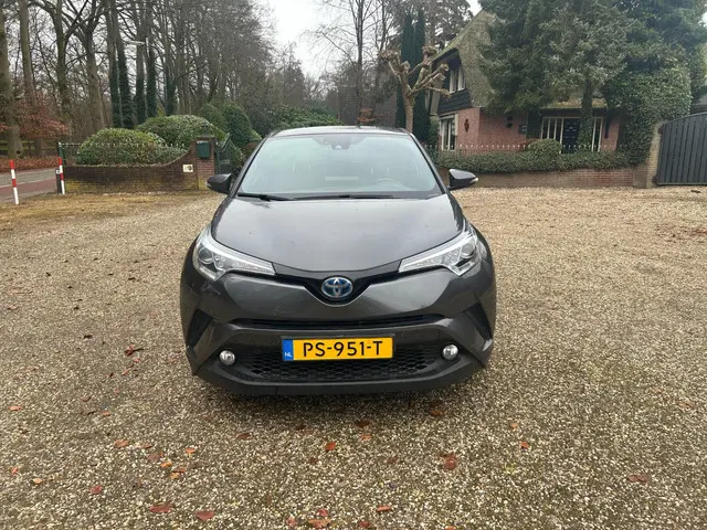 Toyota C-HR 1.8 Hybrid Executive 2017 Hybride Benzine 2