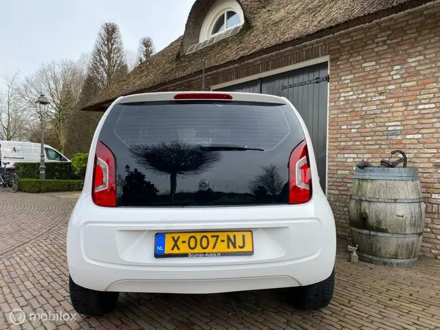 Volkswagen up! 1.0 move up! 2012 Benzine 8