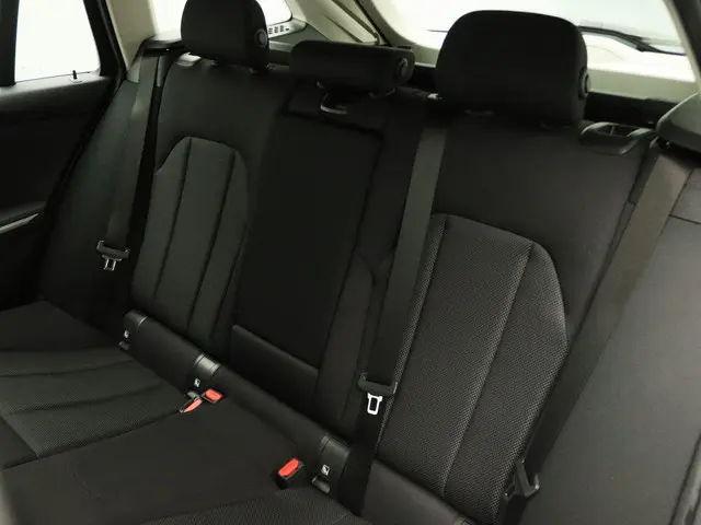 BMW 3 Serie Touring 320i 2020 Benzine 30